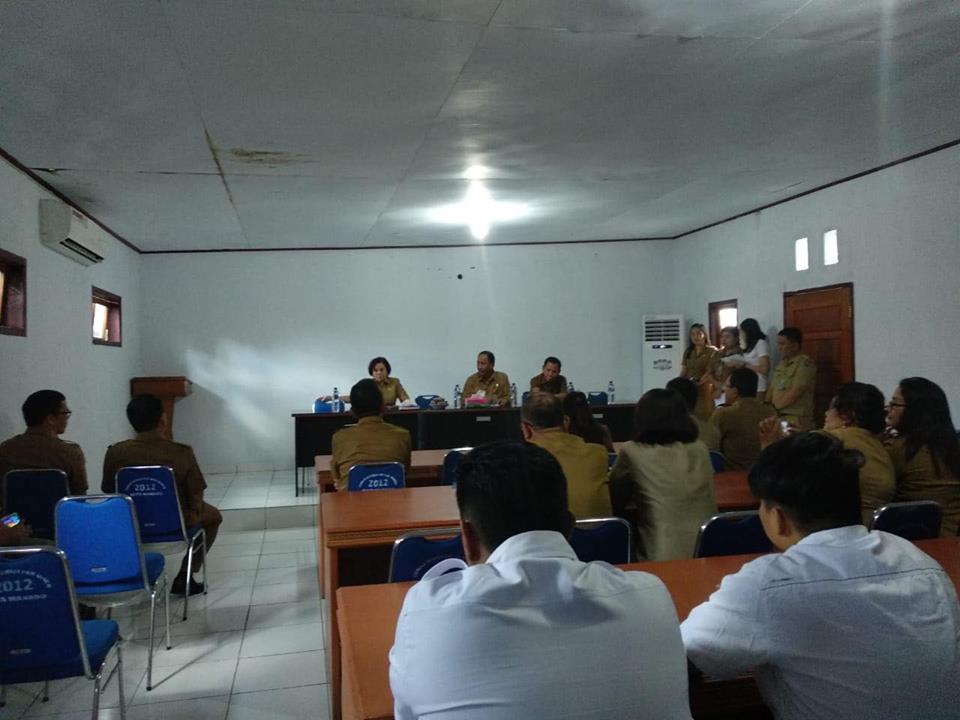 Penyerahan Surat Perintah Pelaksana Tugas Kepala Dinas Koperasi dan UKM Kota Manado 28pltDiskop.jpg